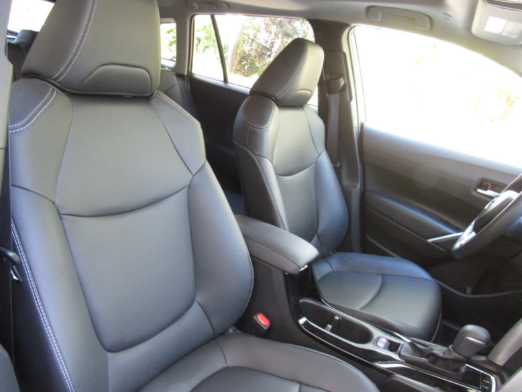 Used 2025 Toyota Corolla Cross XLE w/ Convenience Package AWD/4WD image 19