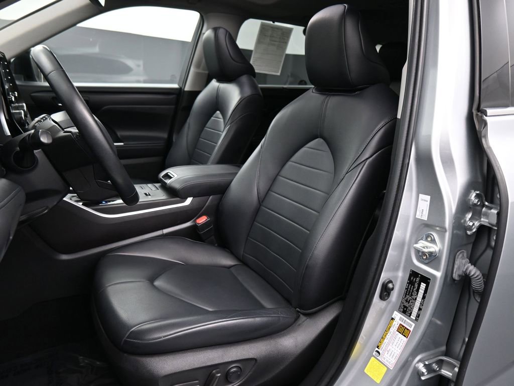 Used 2022 Toyota Highlander XLE image 17