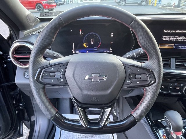 Certified 2025 Chevrolet Trax RS w/ Sunroof Package image 29