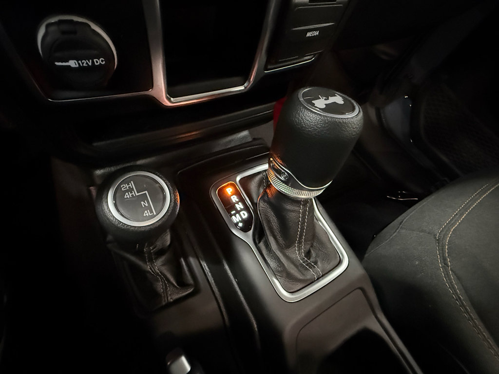 Used 2024 Jeep Wrangler Sport image 31