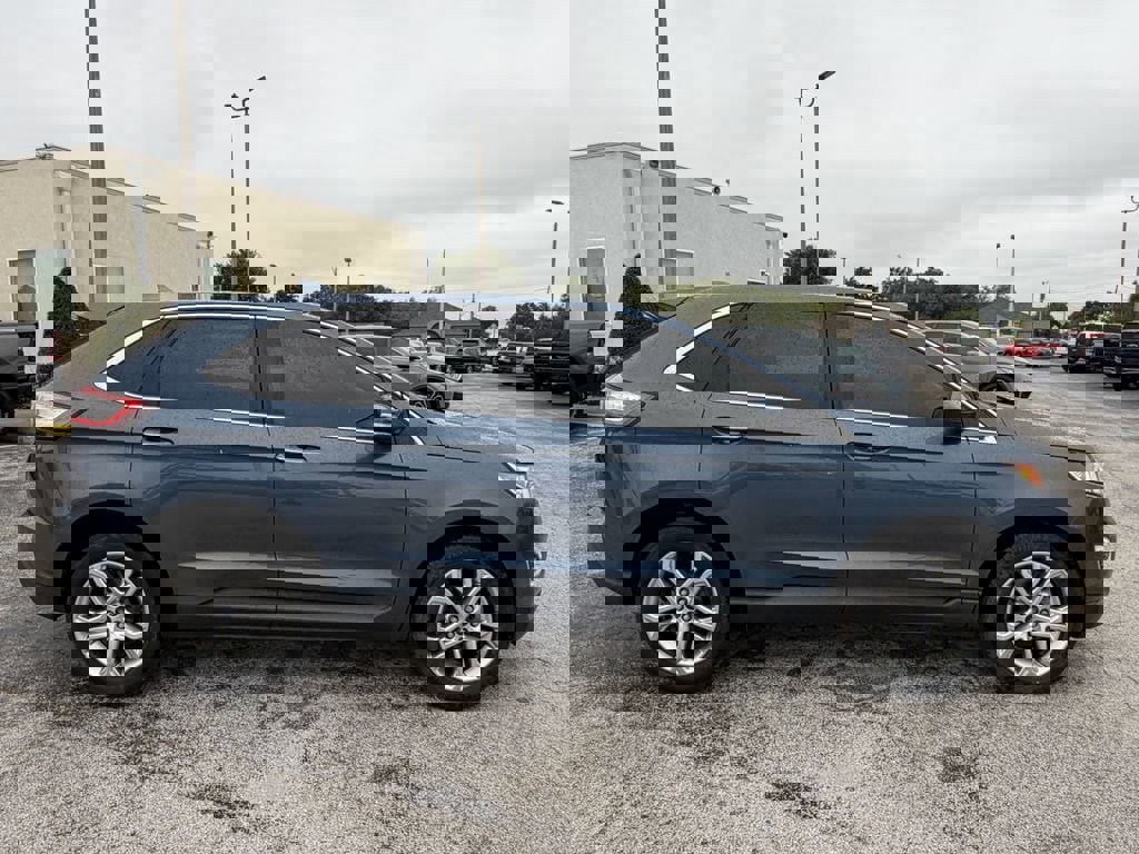 Used 2018 Ford Edge Titanium w/ Technology Package image 3