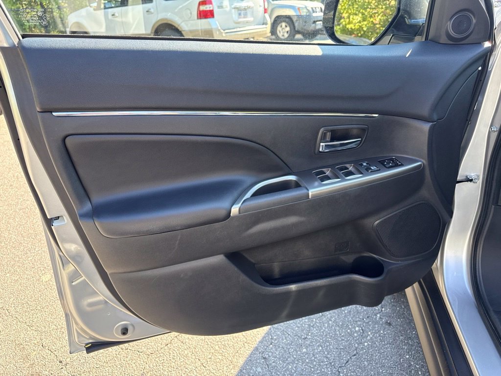 Used 2025 Mitsubishi Outlander Sport SE AWD/4WD image 13