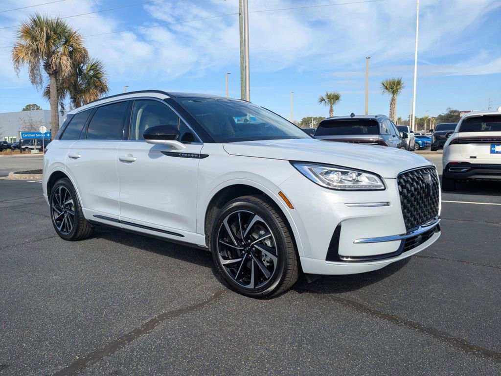 New 2025 Lincoln Corsair Grand Touring image 2