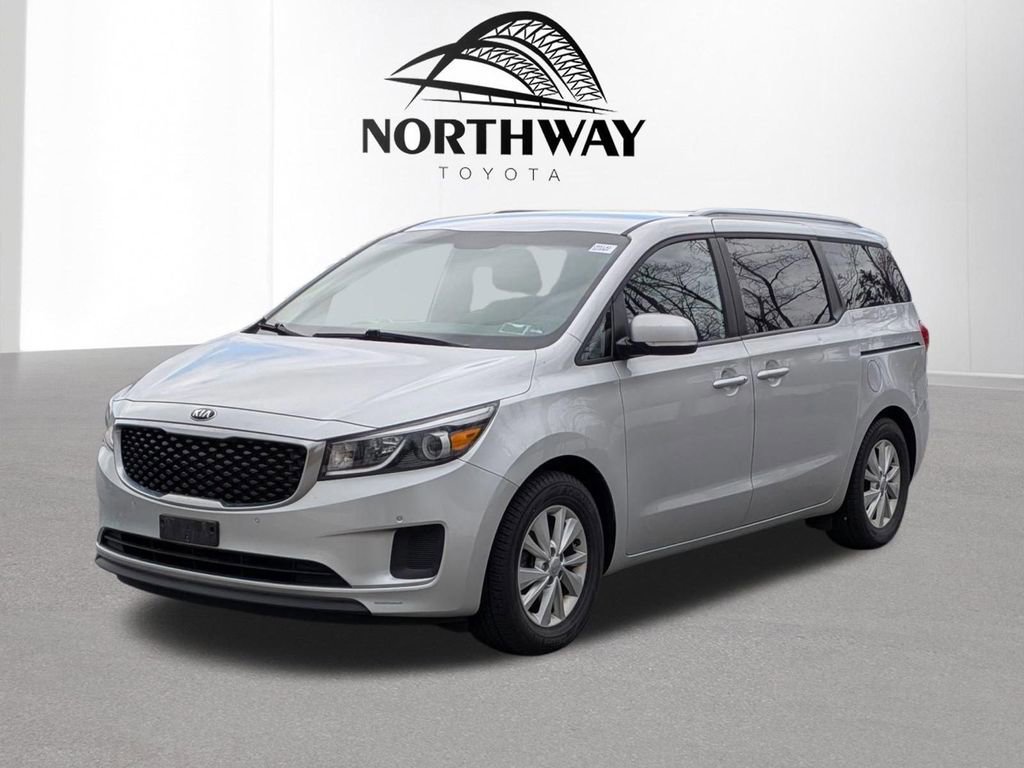 Used 2017 Kia Sedona LX w/ LX Essentials Premium Package image 8