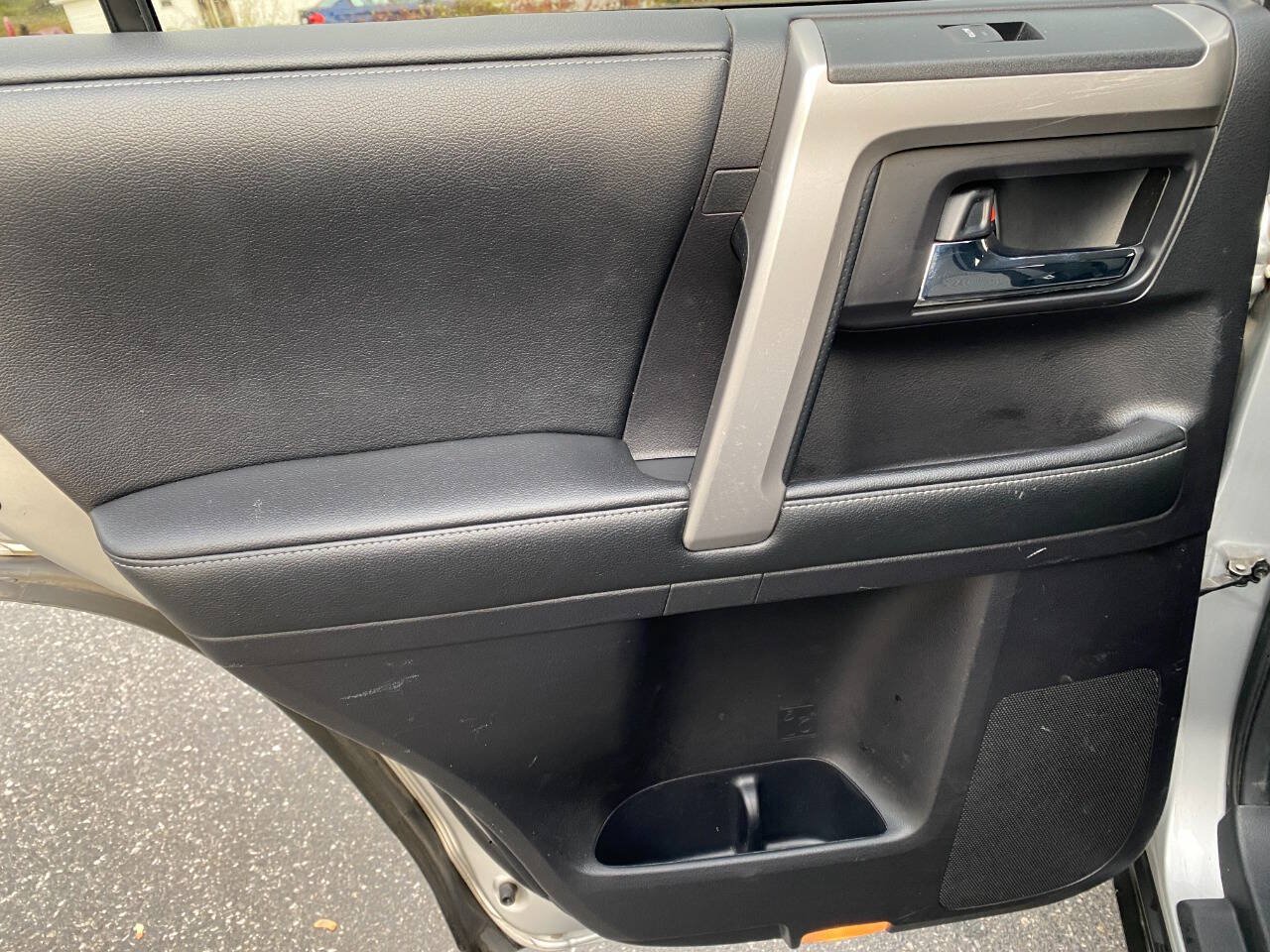 Used 2014 Toyota 4Runner SR5 AWD/4WD image 24