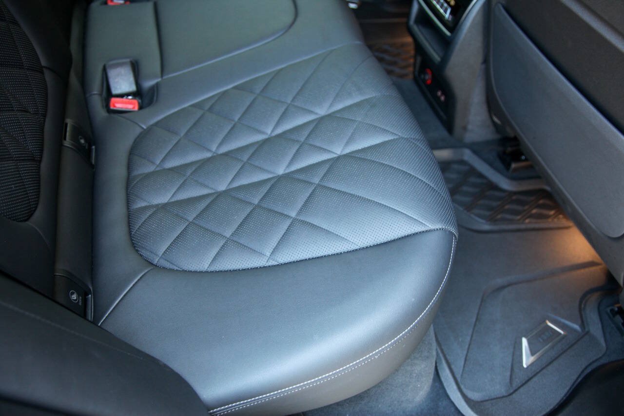 Used 2024 BMW X5 sDrive40i w/ M Sport Package RWD image 61