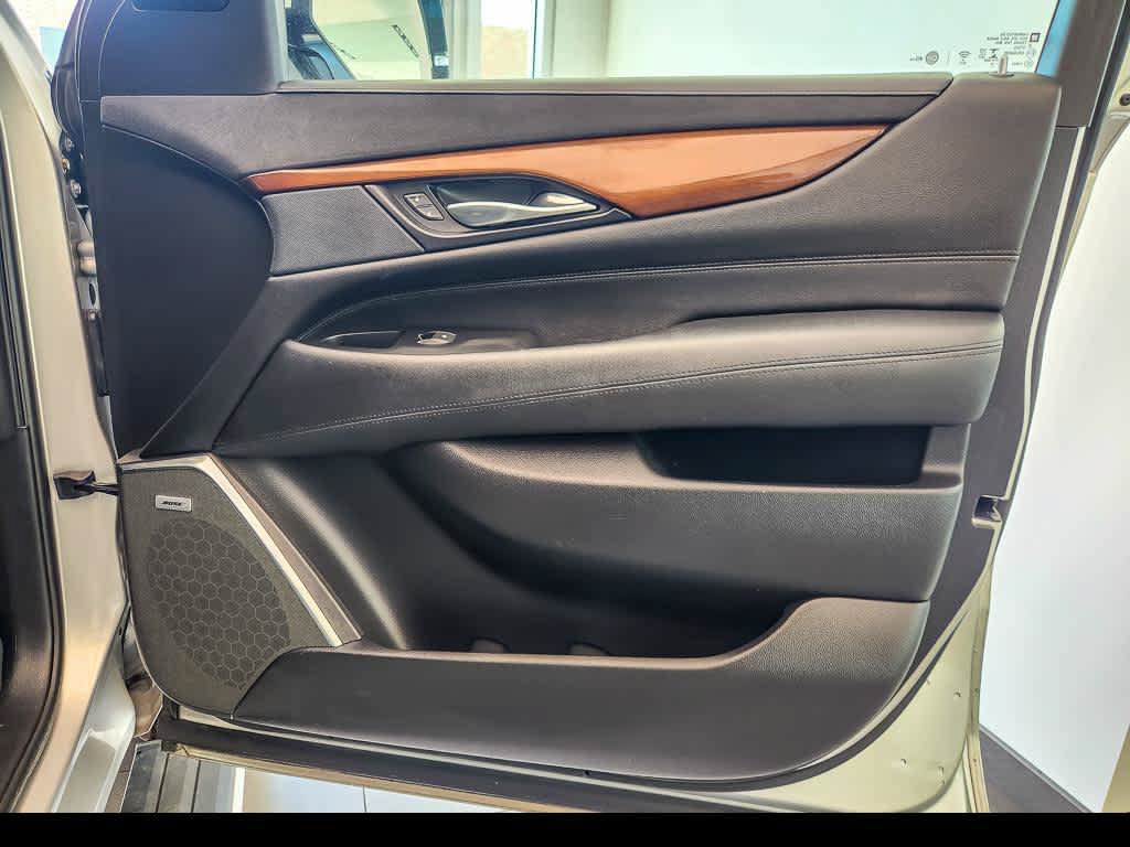 Used 2018 Cadillac Escalade Premium Luxury AWD/4WD image 25