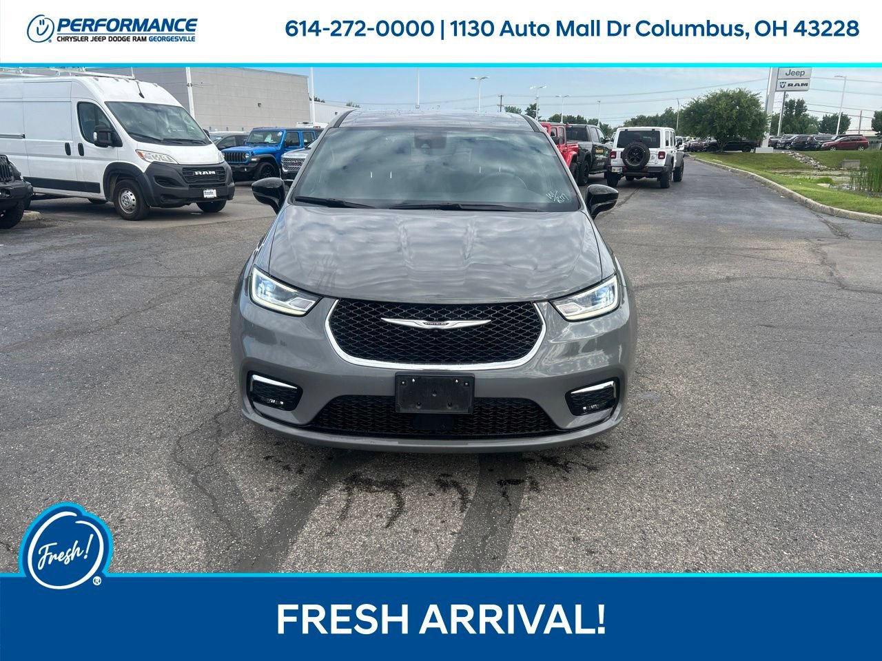 Used 2025 Chrysler Pacifica Select FWD image 9