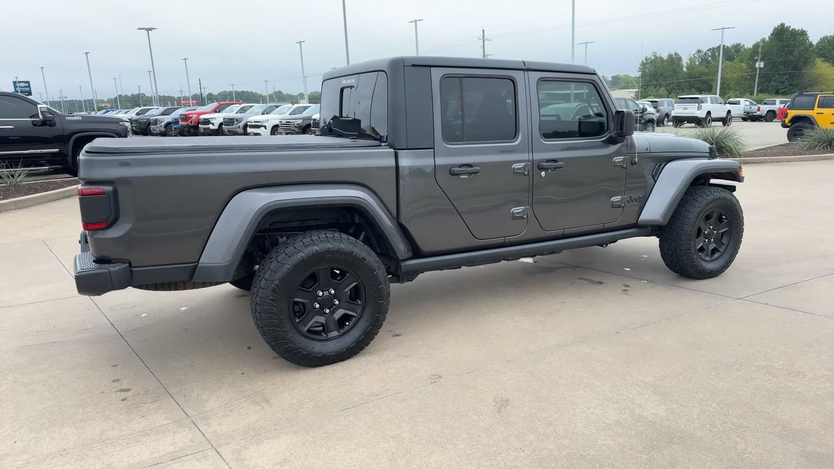 Used 2021 Jeep Gladiator Sport AWD/4WD image 8