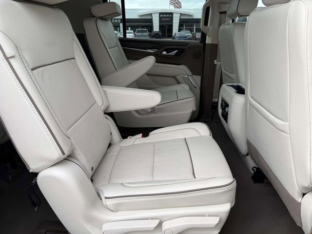 Used 2024 GMC Yukon XL Denali AWD/4WD image 7