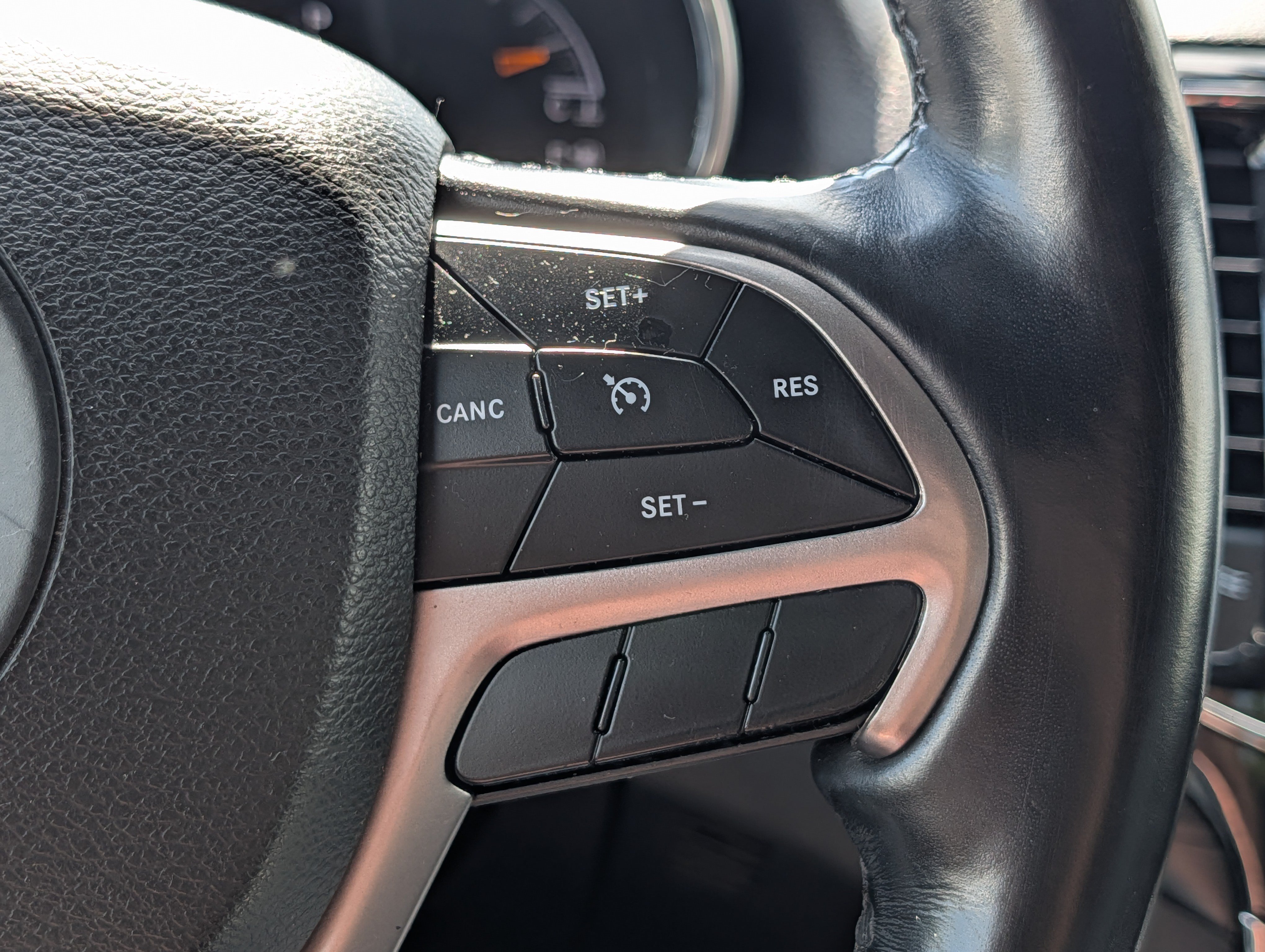 Used 2021 Jeep Grand Cherokee Laredo X AWD/4WD image 30
