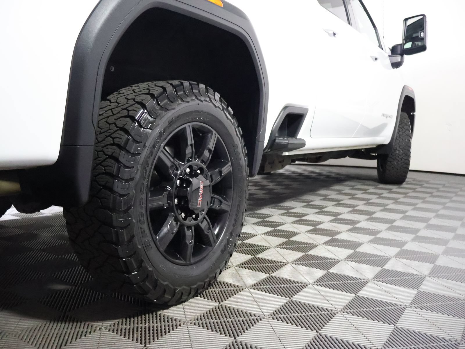 Used 2025 GMC Sierra 2500 AT4 AWD/4WD image 16