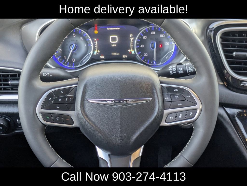 Used 2025 Chrysler Pacifica Select image 11