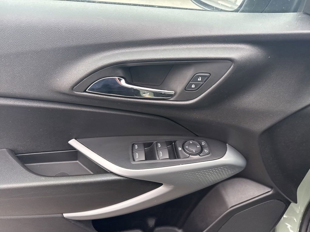 Used 2024 Chevrolet Trax RS w/ Driver Confidence Package image 16