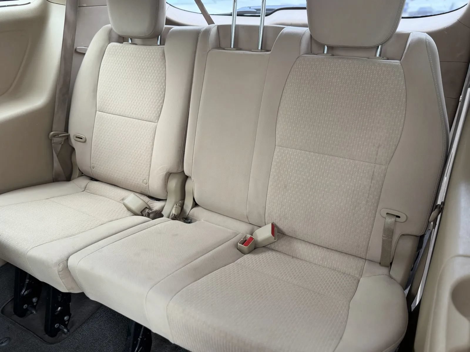 Used 2016 Kia Sedona LX w/ LX Convenience Package FWD image 16