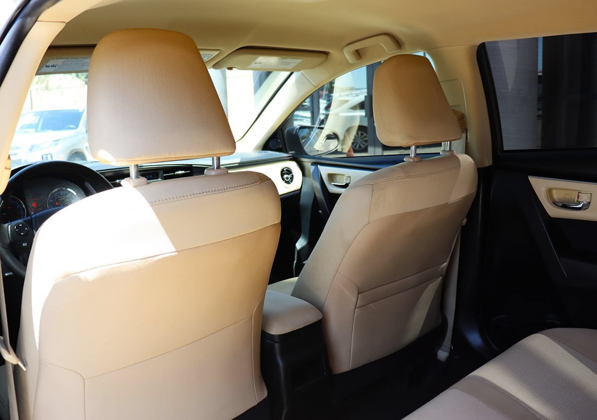 Used 2018 Toyota Corolla LE w/ Carpet Mat Package (TMS) FWD image 30
