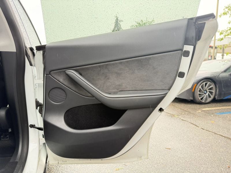 Used 2023 Tesla Model Y Long Range AWD/4WD image 23