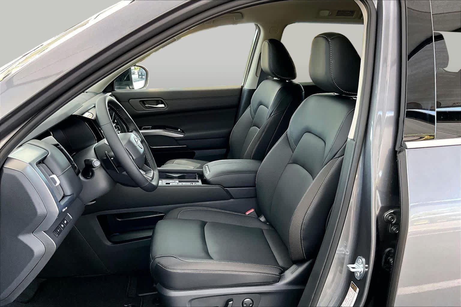 New 2026 Nissan Pathfinder SL FWD image 9
