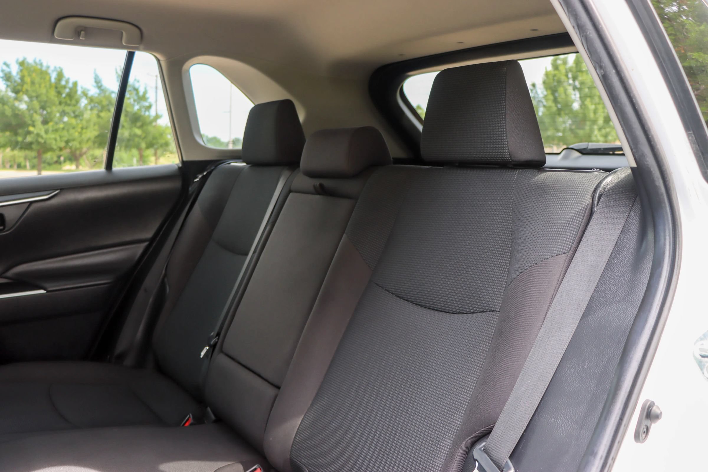 Used 2019 Toyota RAV4 LE FWD image 16