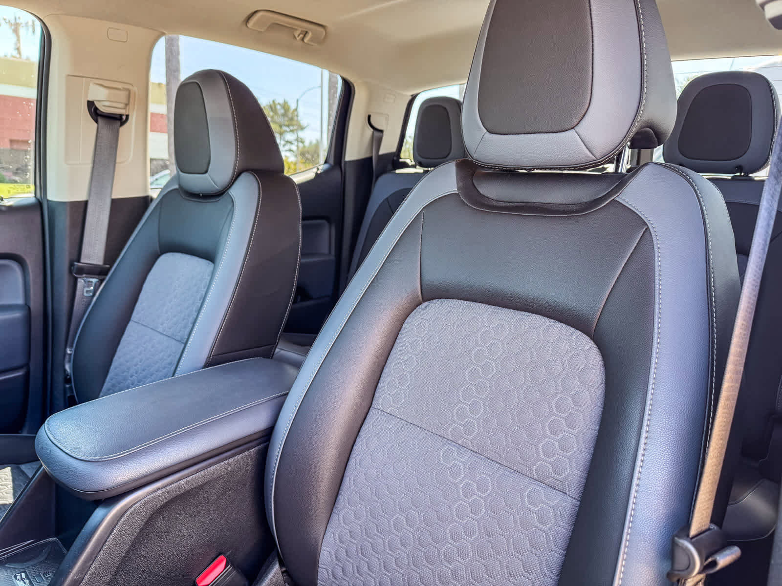 Used 2021 Chevrolet Colorado Z71 AWD/4WD image 10