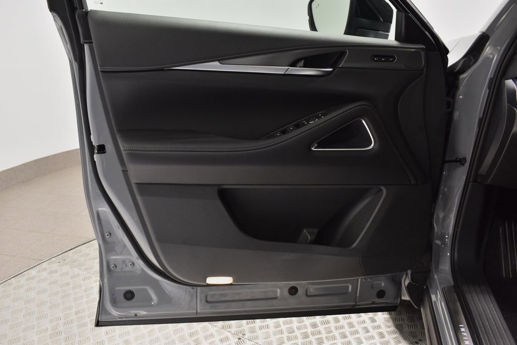 New 2026 INFINITI QX60 Luxe w/ Family Package image 9