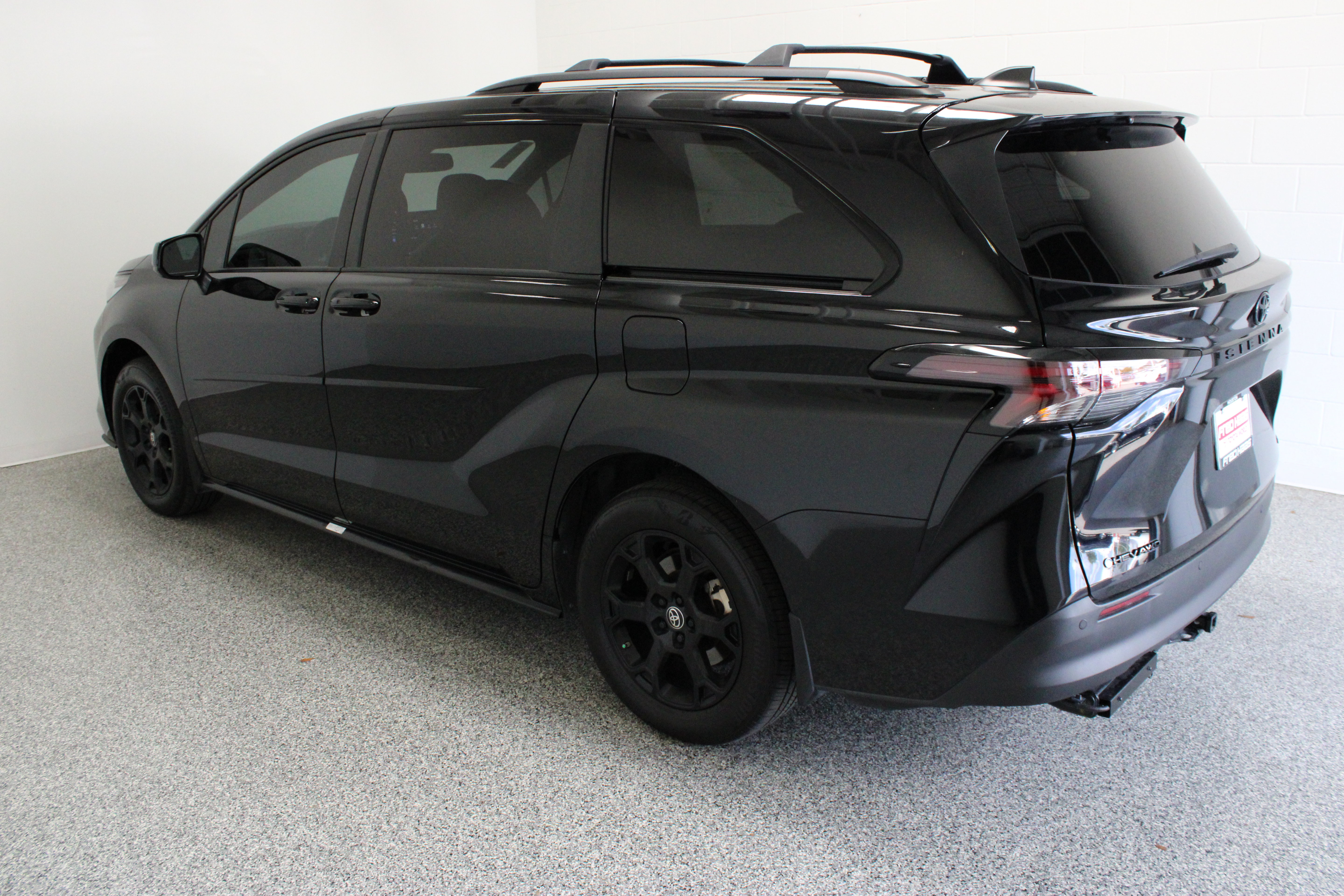 Certified 2025 Toyota Sienna XLE Woodland Edition AWD/4WD image 9