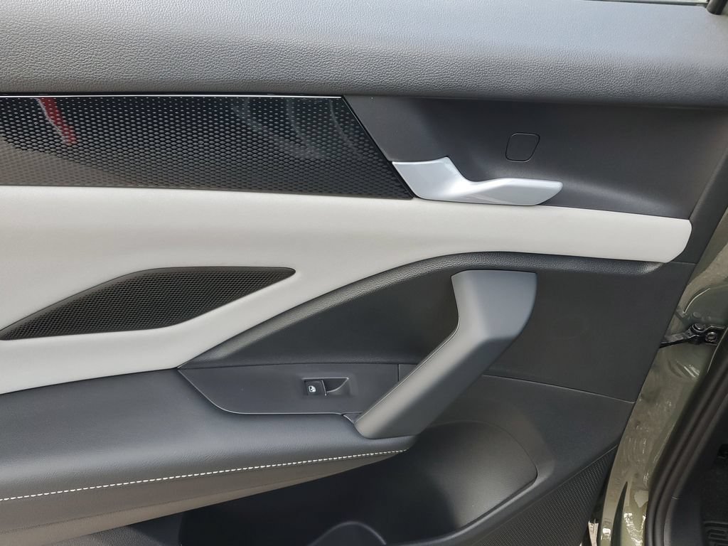 New 2026 Volkswagen Tiguan SE R-Line FWD image 19