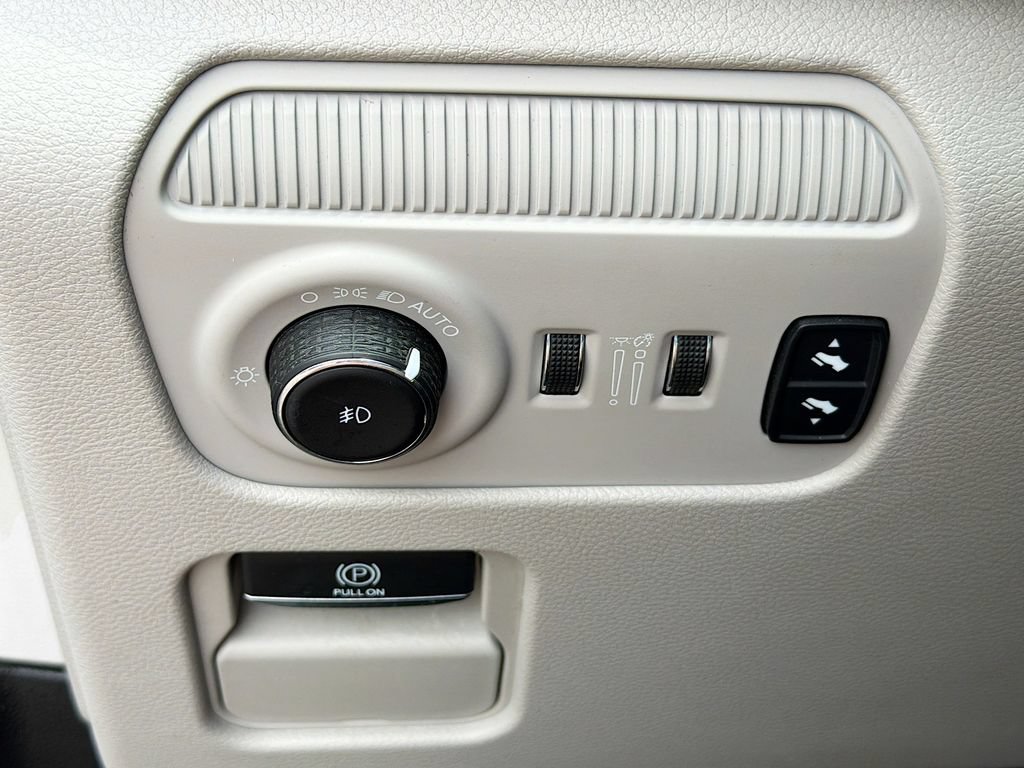 Used 2022 Jeep Wagoneer Series III w/ Convenience Group I AWD/4WD image 28