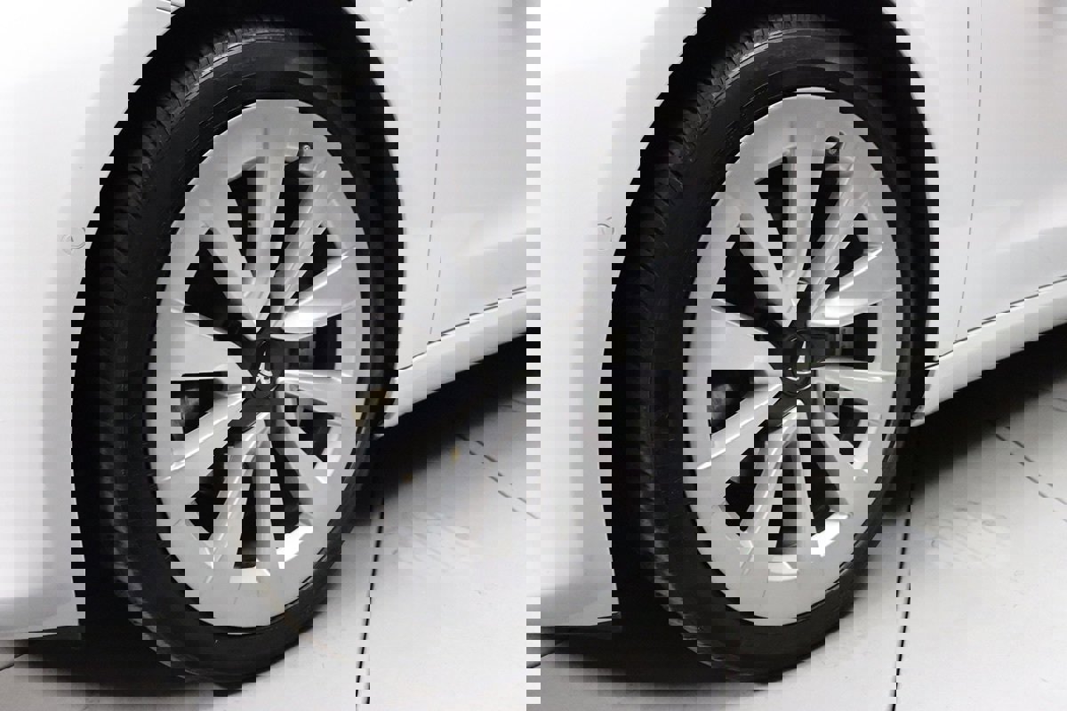 Used 2023 Tesla Model 3 Standard Range image 8