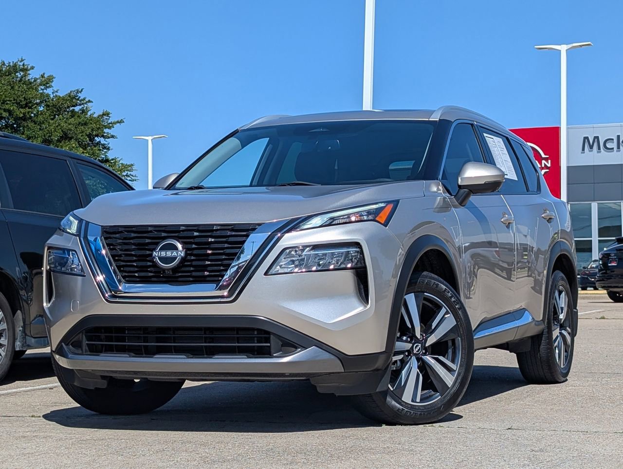Used 2023 Nissan Rogue SL FWD image 2