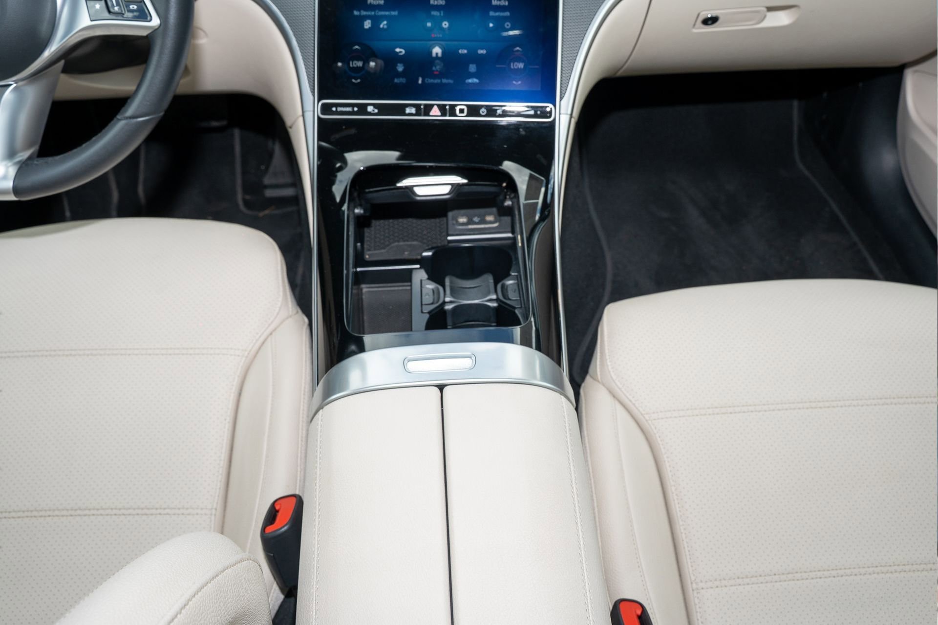 Used 2025 Mercedes-Benz C 300 4MATIC Sedan image 25