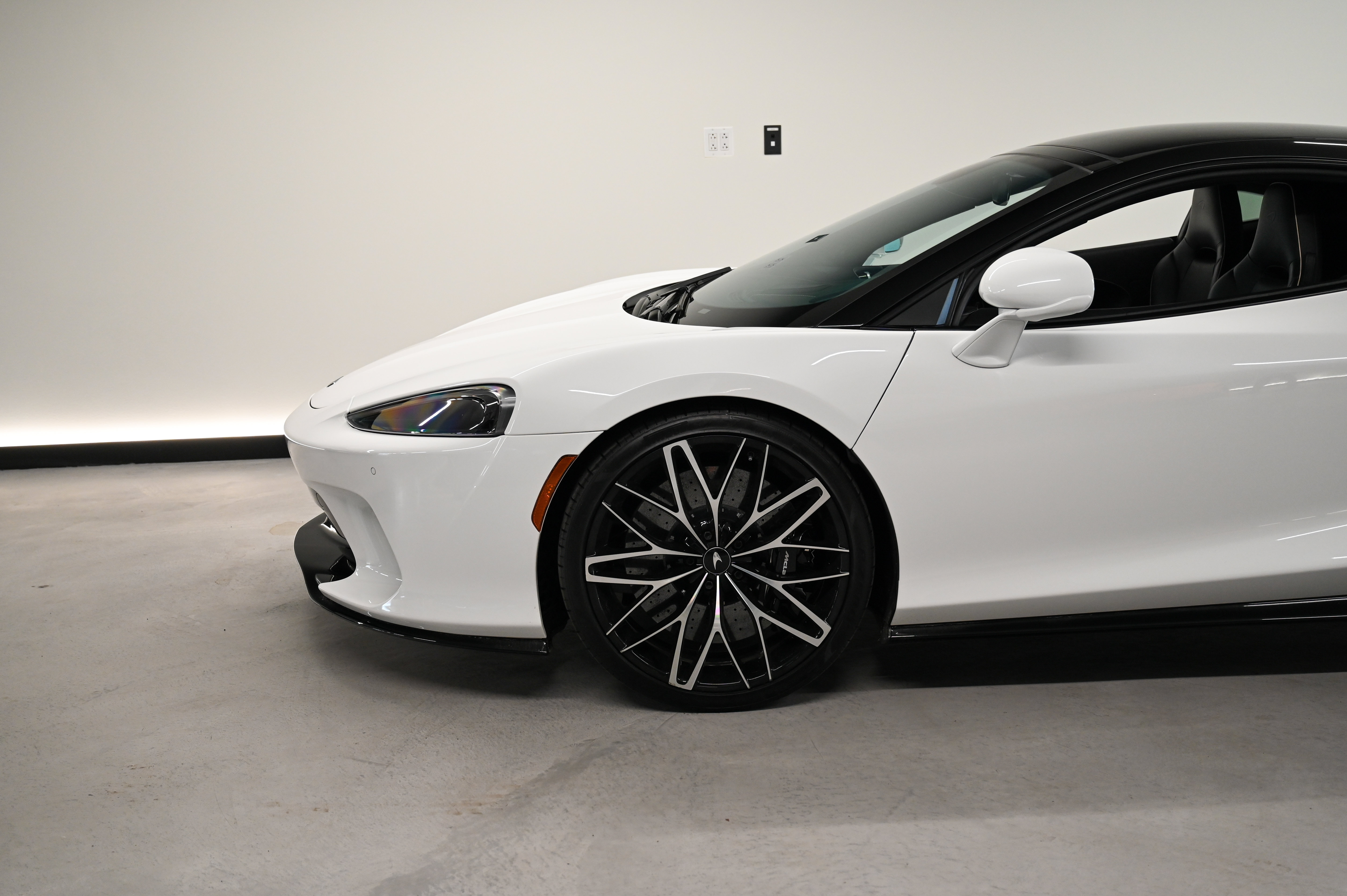 Used 2023 McLaren GT RWD image 11