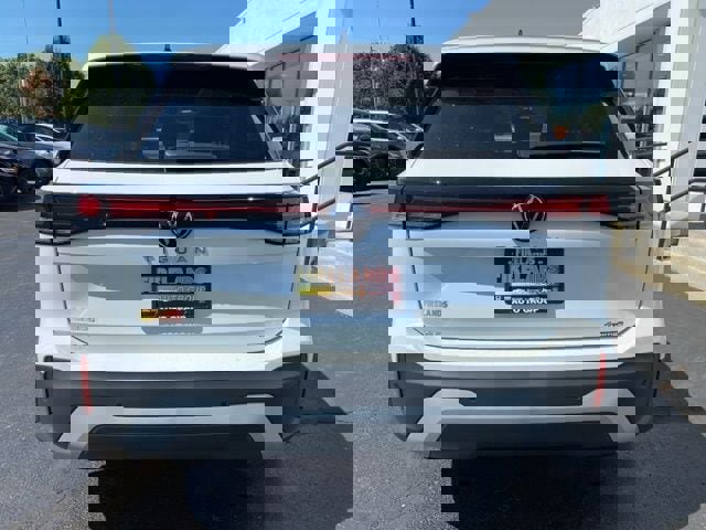 New 2025 Volkswagen Tiguan SE image 10