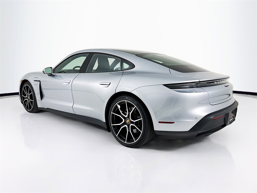 Used 2024 Porsche Taycan image 3