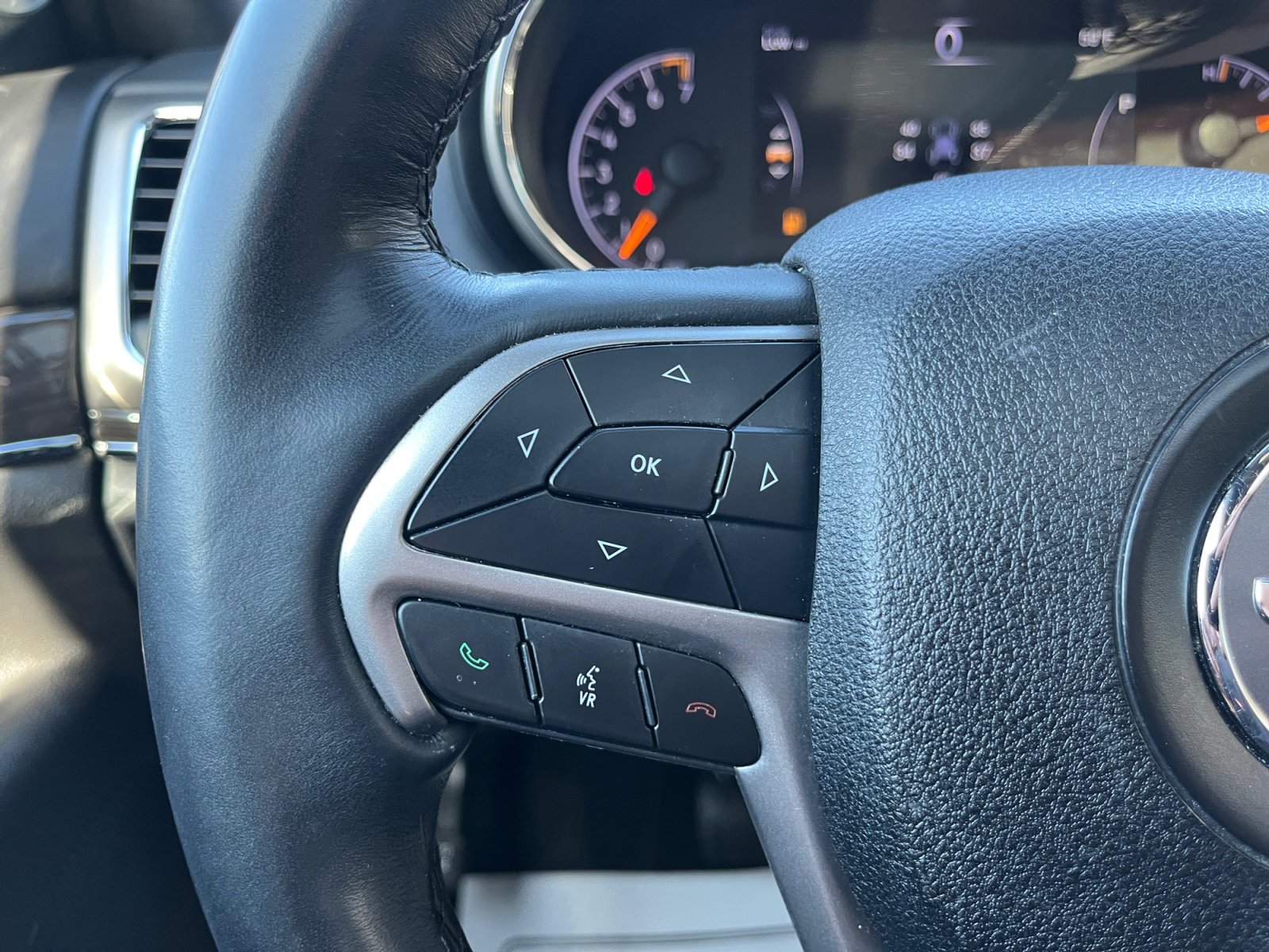 Used 2018 Jeep Grand Cherokee Overland image 17