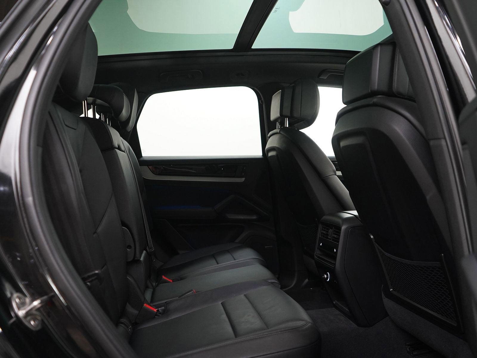 Used 2025 Porsche Cayenne AWD/4WD image 12
