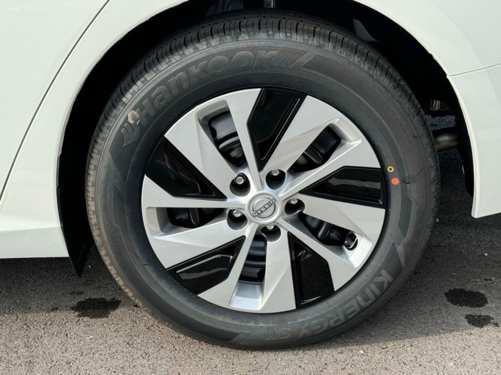 Certified 2025 Nissan Altima 2.5 S image 9