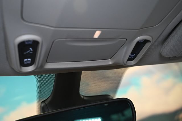 Used 2023 Chrysler Pacifica Limited FWD image 43