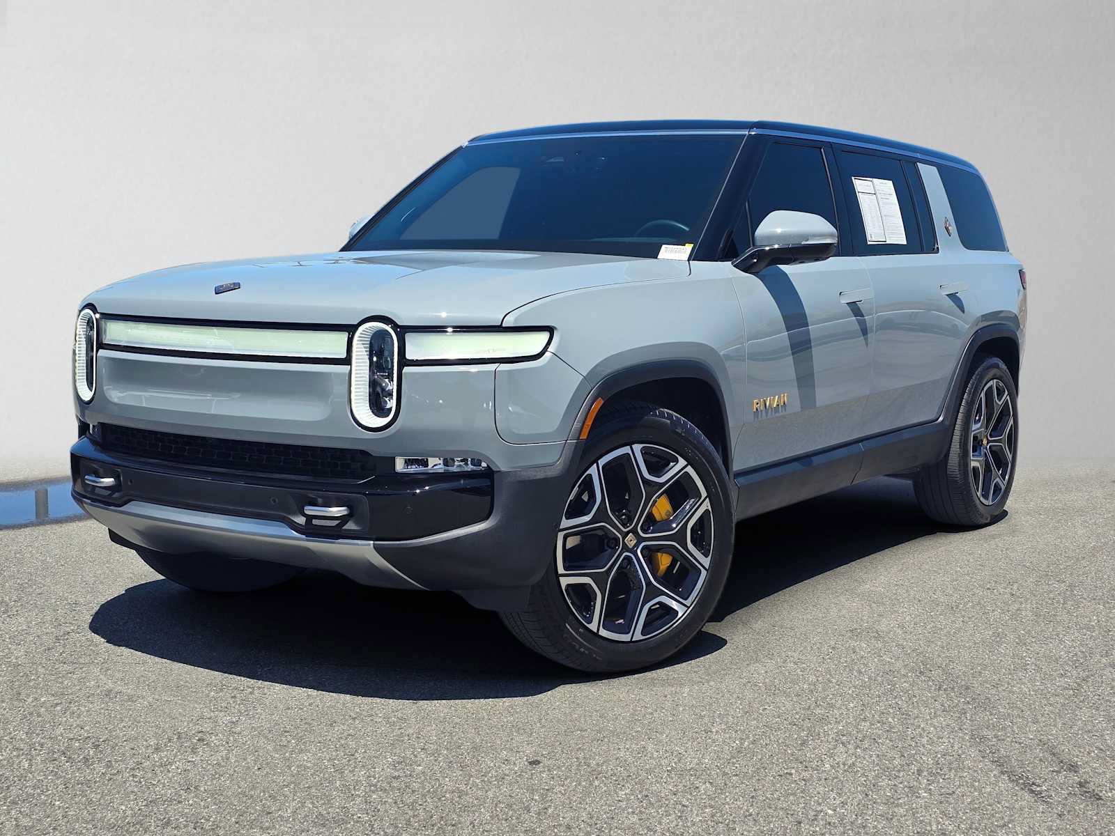 Used 2023 Rivian R1S Launch Edition AWD/4WD image 1