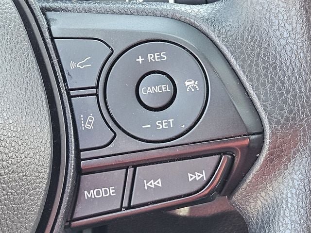Used 2025 Toyota RAV4 XLE AWD/4WD image 31