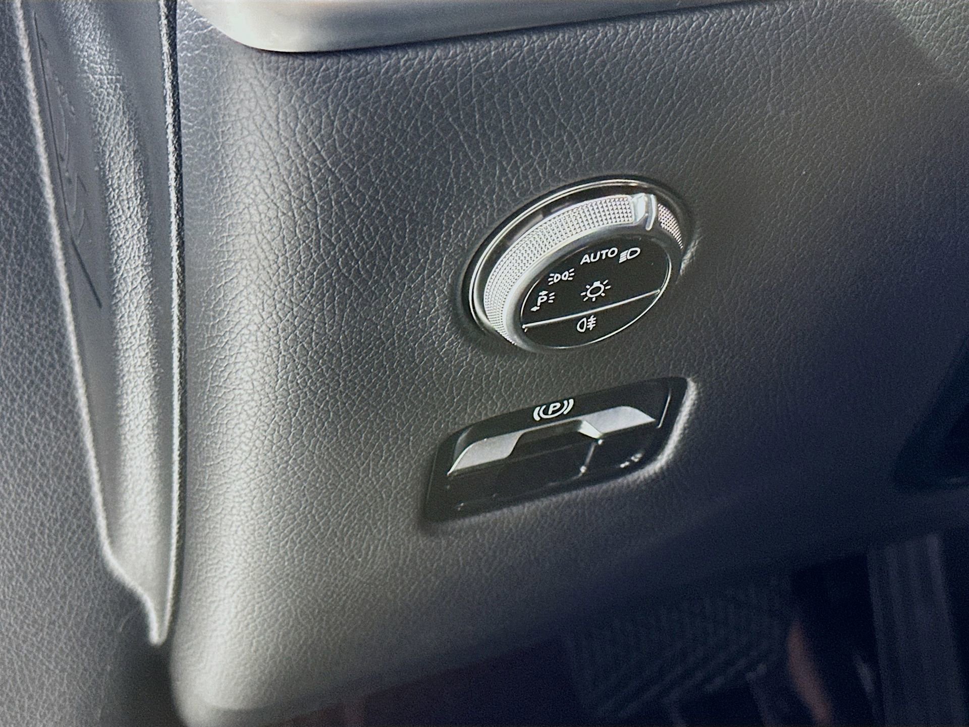 Certified 2025 Mercedes-Benz GLC 300 4MATIC image 11