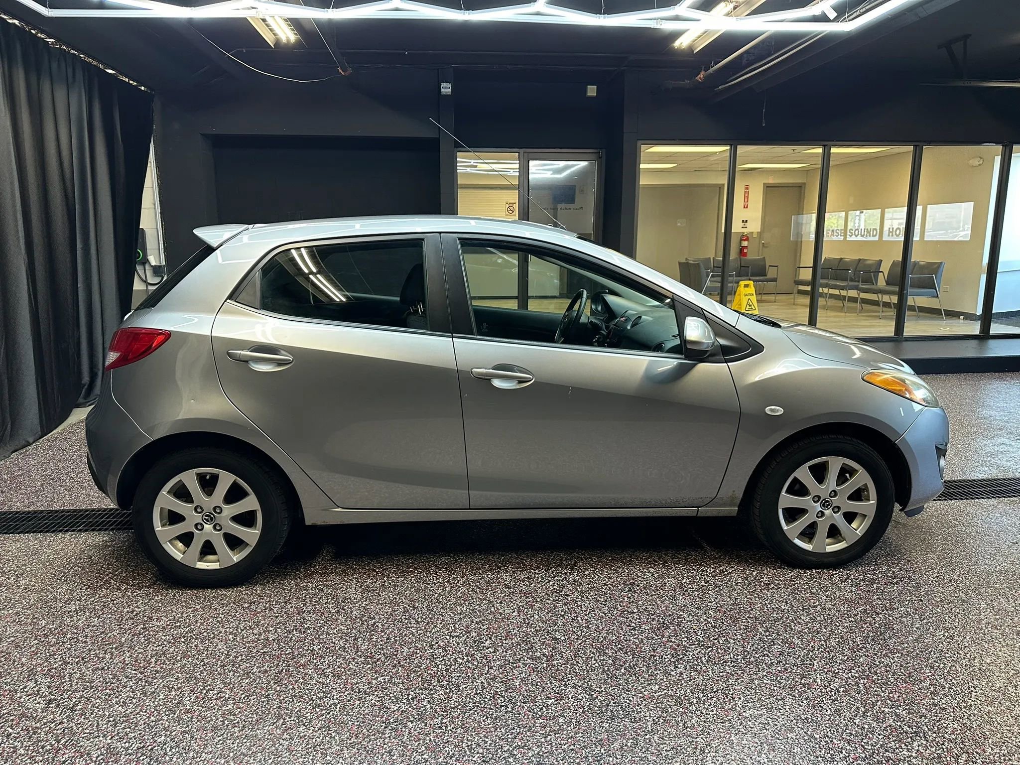 Used 2013 MAZDA MAZDA2 Touring FWD image 8