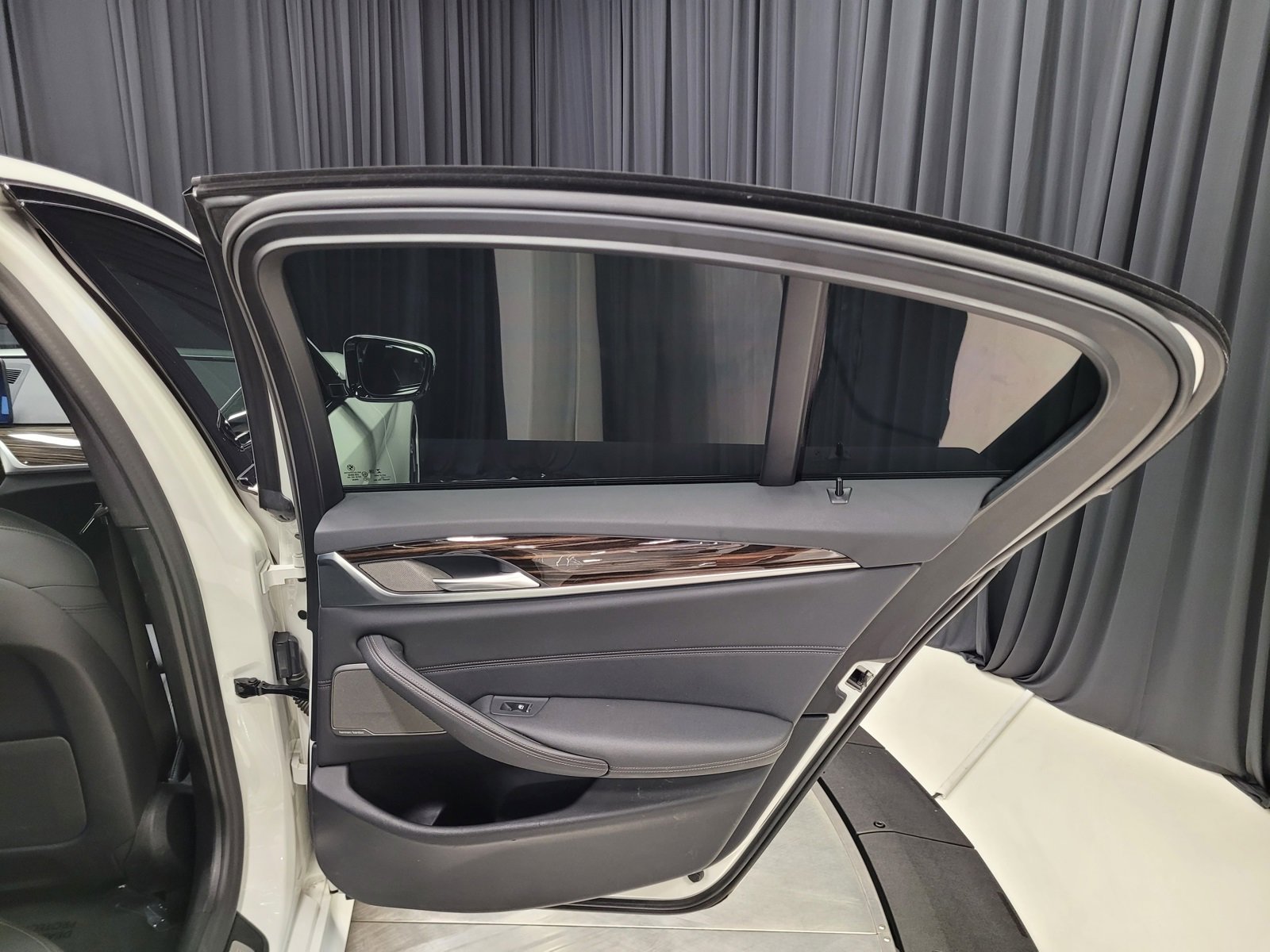 Used 2021 BMW 540i w/ M Sport Package image 35