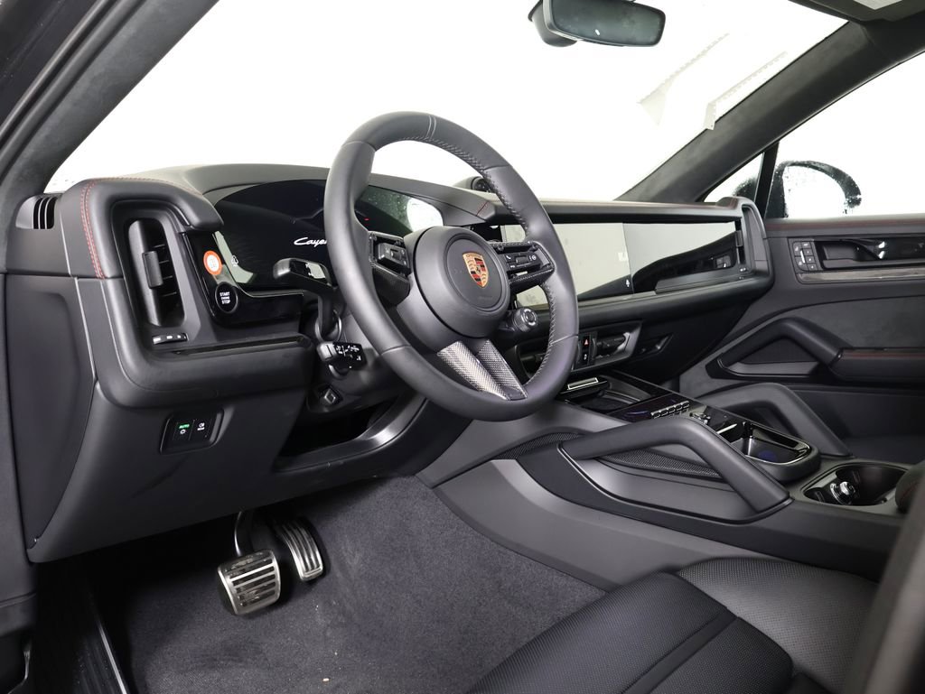 New 2026 Porsche Cayenne GTS image 4