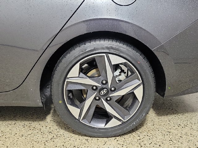 Used 2023 Hyundai Elantra Limited FWD image 7