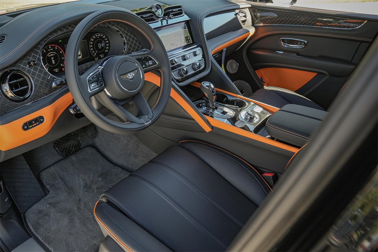 New 2025 Bentley Bentayga image 2