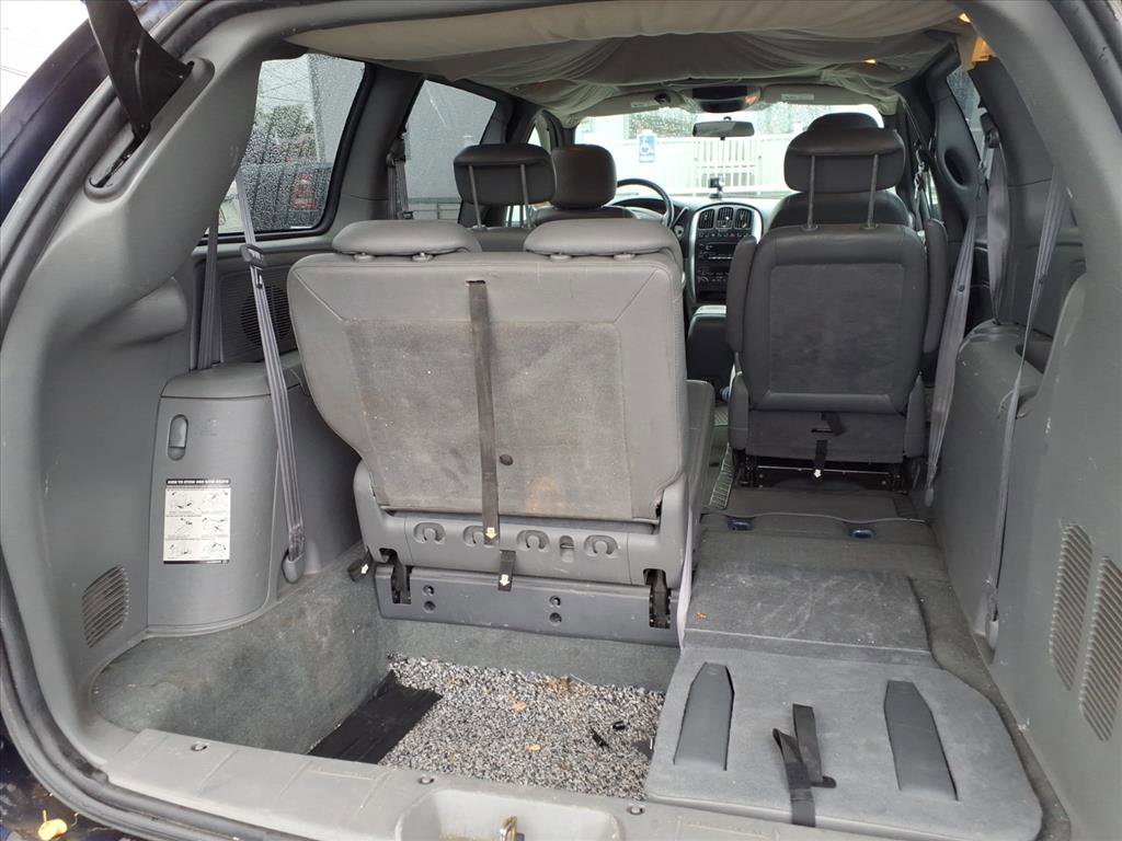 Used 2005 Chrysler Town & Country Touring w/ Leather Interior Group image 13