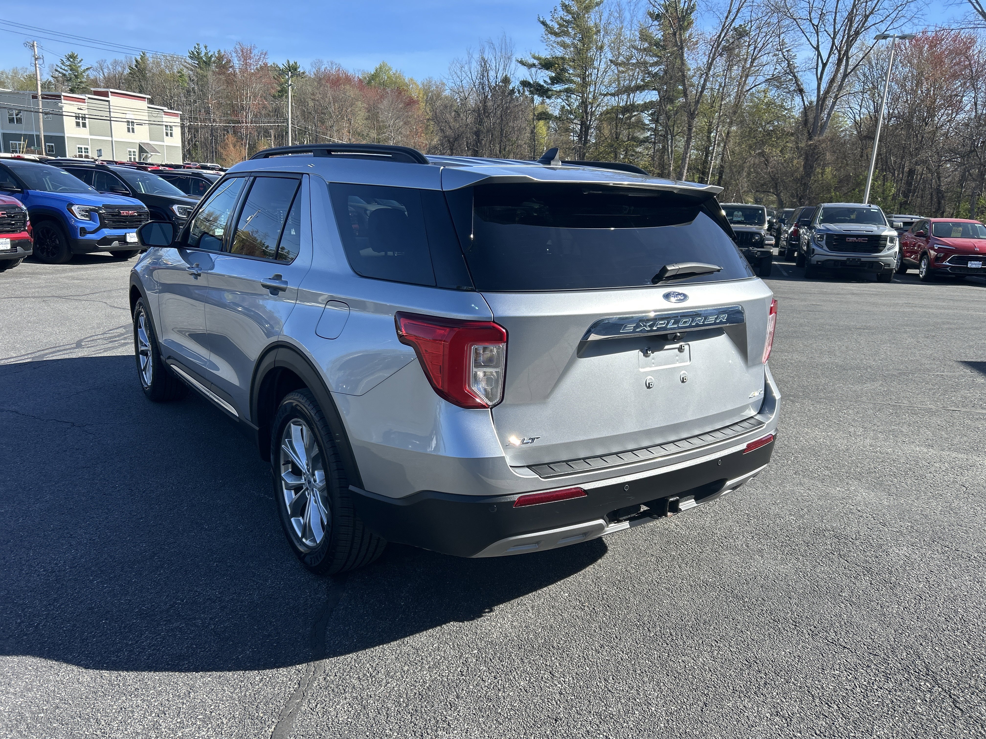 Used 2021 Ford Explorer XLT w/ Equipment Group 202A AWD/4WD image 5