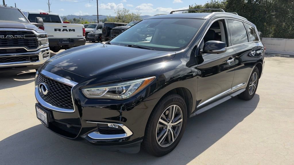 Used 2019 INFINITI QX60 Luxe w/ Essential Package FWD image 3
