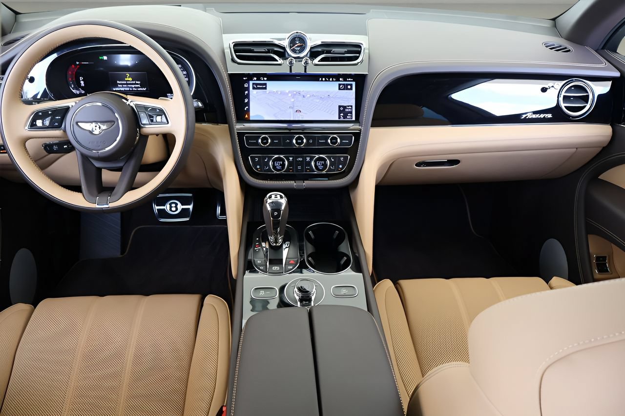 Used 2025 Bentley Bentayga Extended Wheelbase AWD/4WD image 4
